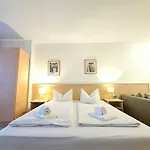 Weinhotel Des Riesling Zum Gruenen Kranz فندق روديسهايم ام رين