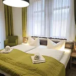 فندق Weinhotel Des Riesling Zum Gruenen Kranz