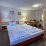 Weinhotel Des Riesling Zum Gruenen Kranz فندق 3*