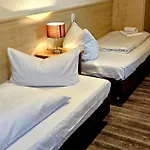 Weinhotel Des Riesling Zum Gruenen Kranz فندق روديسهايم ام رين