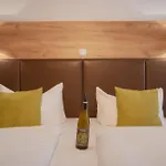 فندق Weinhotel Des Riesling Zum Gruenen Kranz روديسهايم ام رين