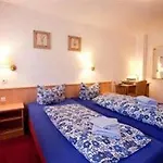 Weinhotel Des Riesling Zum Gruenen Kranz 3*