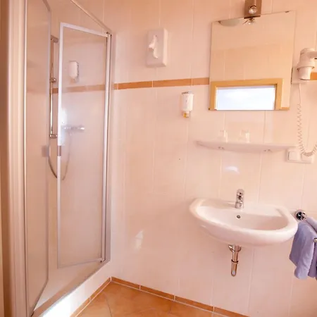 Hotel Weinhotel Des Riesling Zum Gruenen Kranz