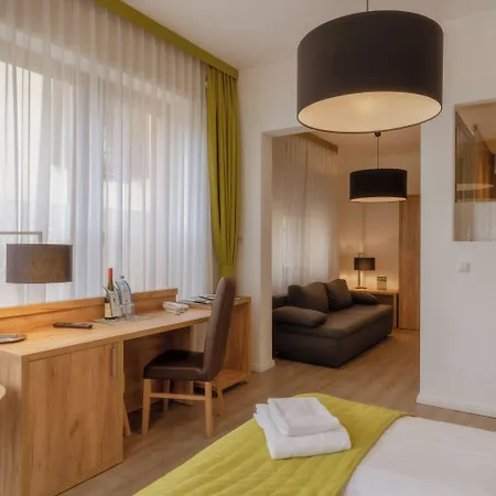 Weinhotel Des Riesling Zum Gruenen Kranz מלון 3*