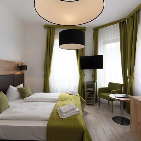 Weinhotel Des Riesling Zum Gruenen Kranz 3* רודסהיים אם ריין