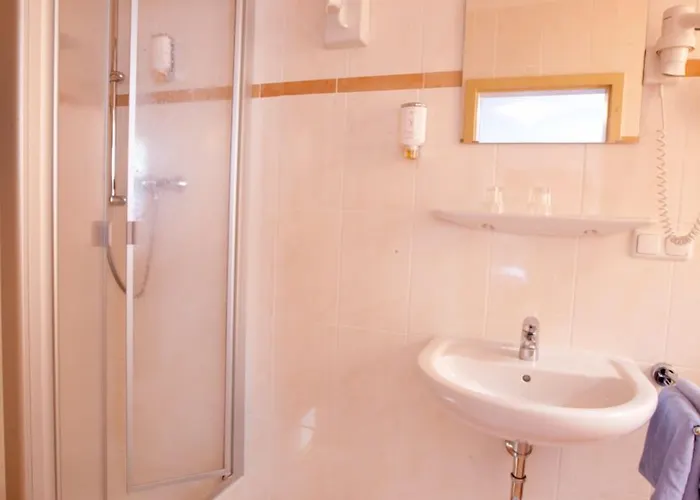 Hotell Weinhotel Des Riesling Zum Gruenen Kranz